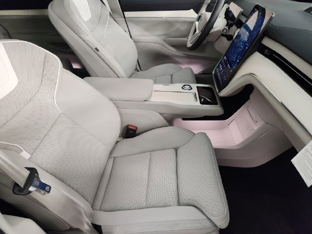 New 2025 Volvo EX90 Plus AWD/4WD image 3
