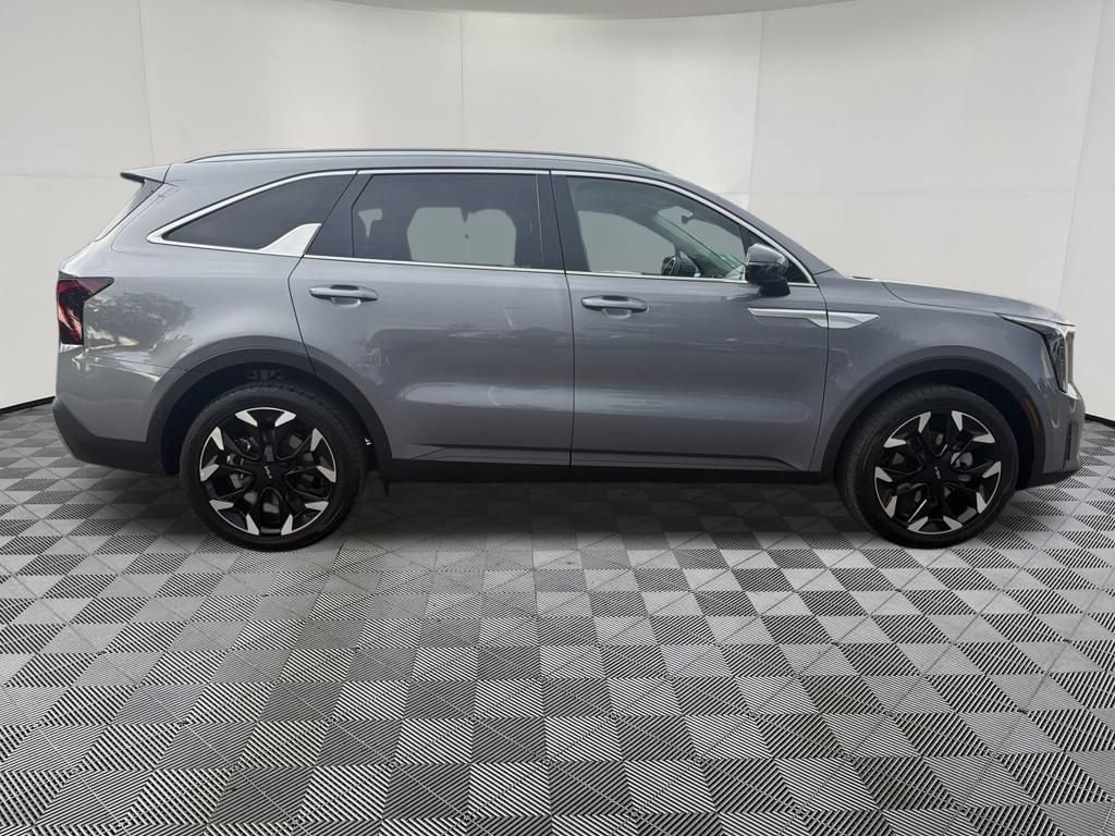Used 2025 Kia Sorento SX FWD image 9