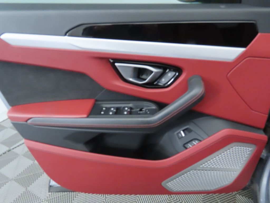 Used 2022 Lamborghini Urus image 25