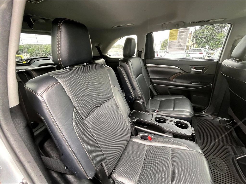 Used 2018 Toyota Highlander Limited w/ Protection Package #3 AWD/4WD image 16