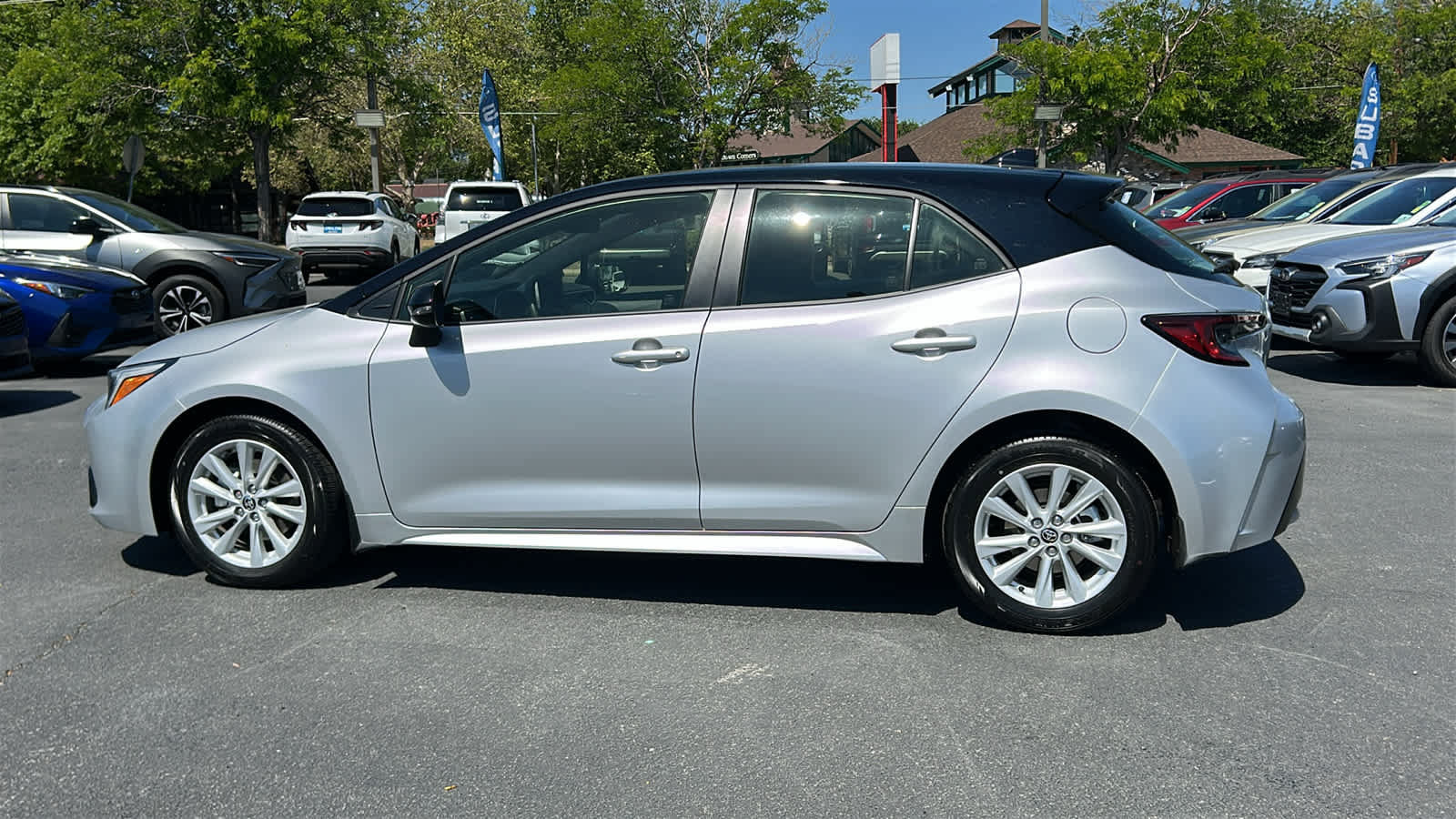 Used 2025 Toyota Corolla SE w/ SE Package FWD image 8