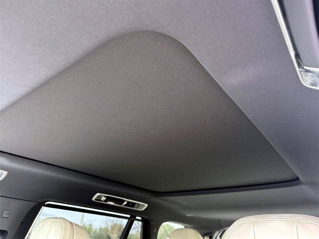 New 2026 Land Rover Range Rover Long Wheelbase SE image 21