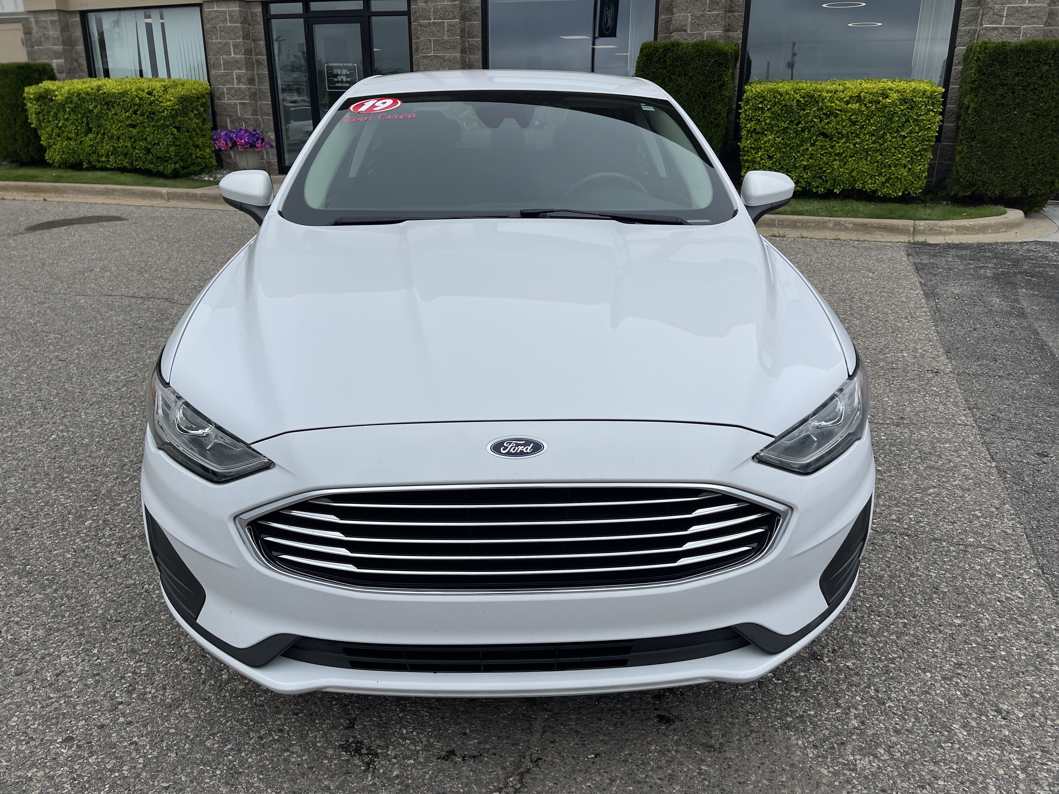 Used 2019 Ford Fusion SE FWD image 9