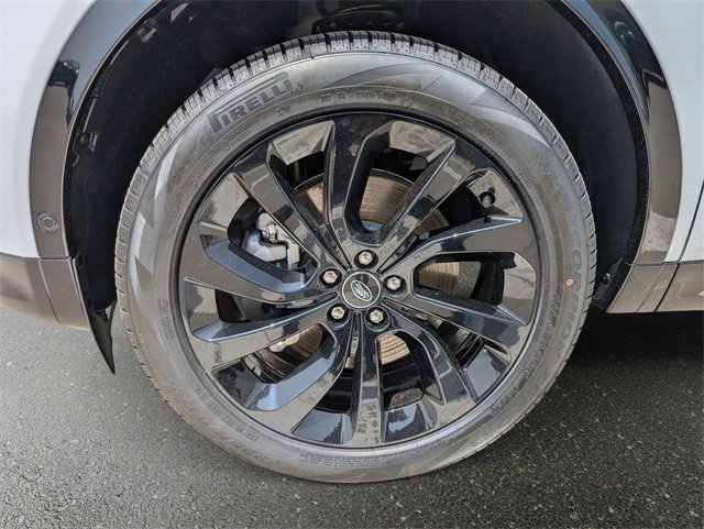 New 2025 Land Rover Discovery Sport Dynamic SE image 4