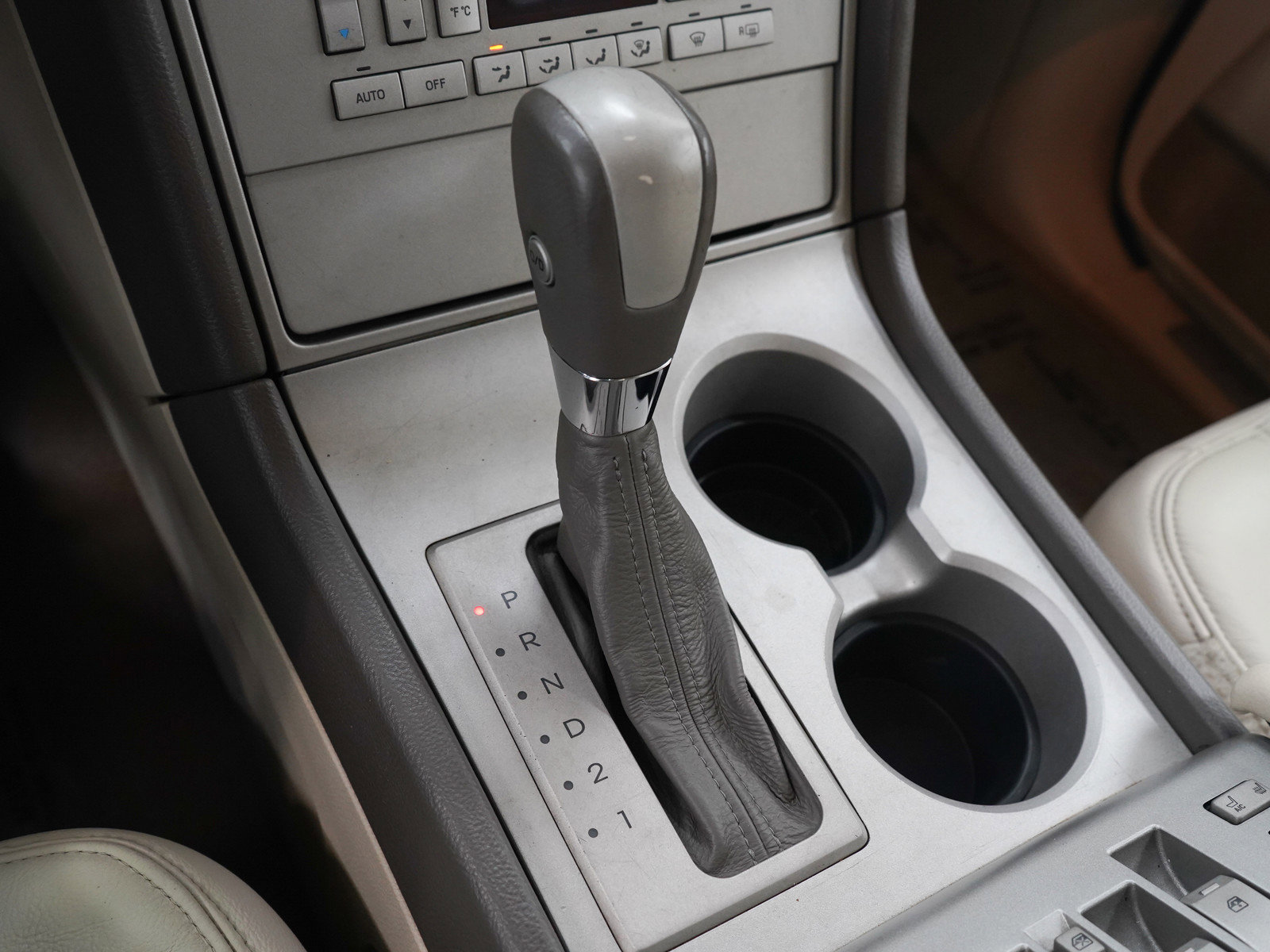 Used 2004 Lincoln Navigator Ultimate AWD/4WD image 25