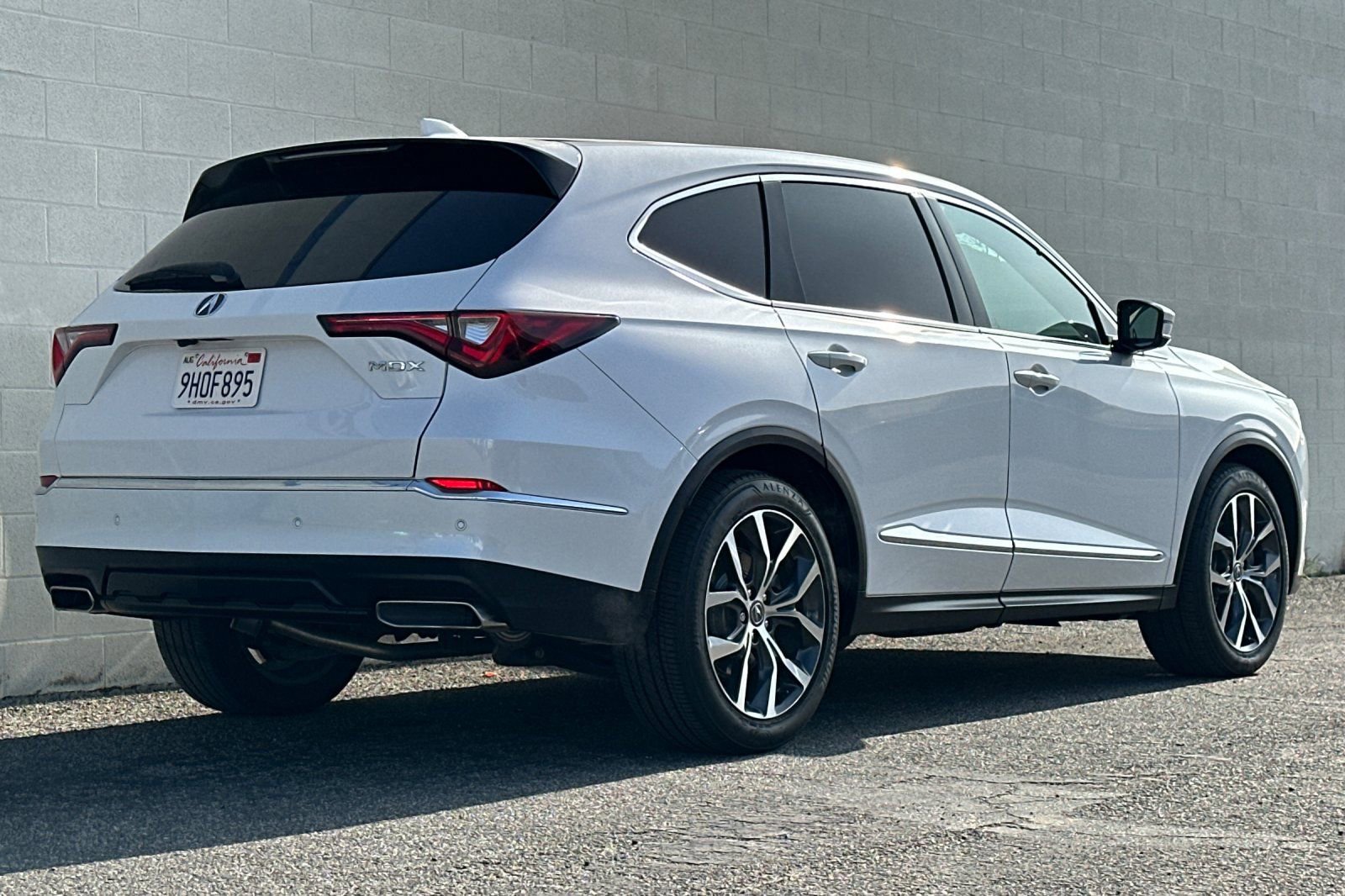 Used 2023 Acura MDX FWD w/ Technology Package image 4