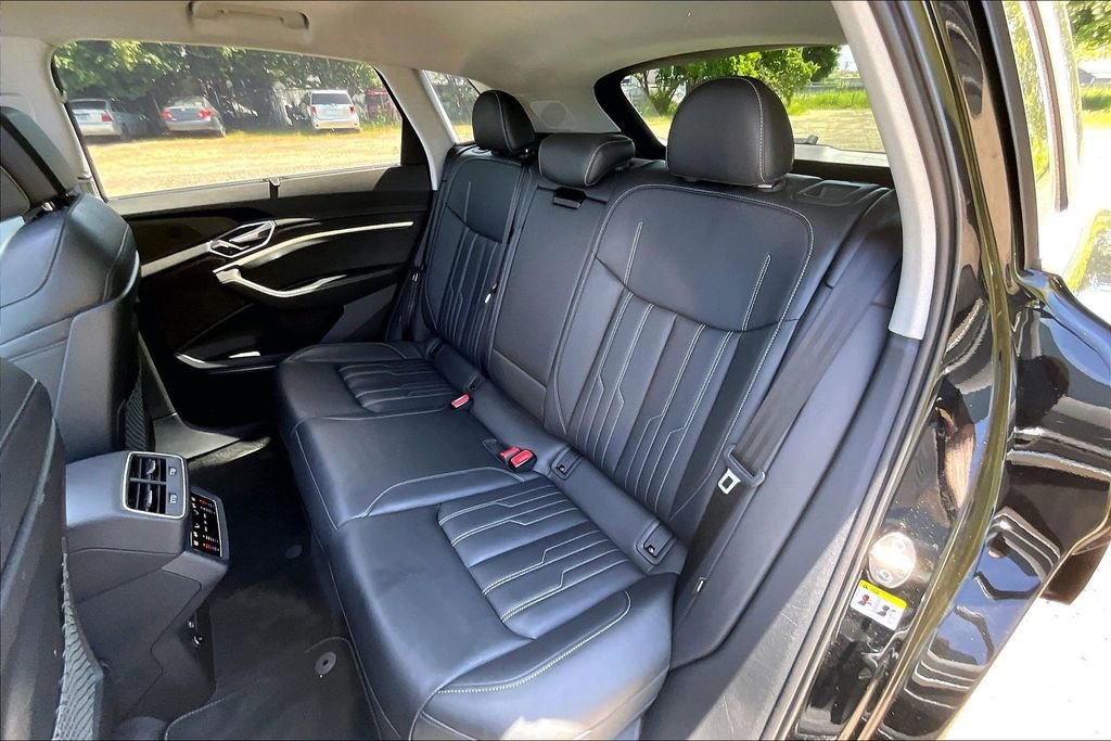 Used 2019 Audi e-tron Prestige w/ Prestige Package AWD/4WD image 21