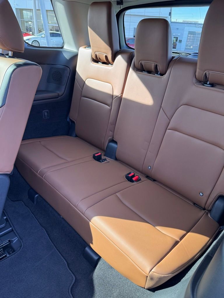 Used 2025 Nissan Pathfinder Platinum w/ Cargo Package FWD image 15