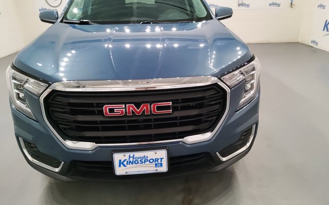 Used 2024 GMC Terrain SLE image 11