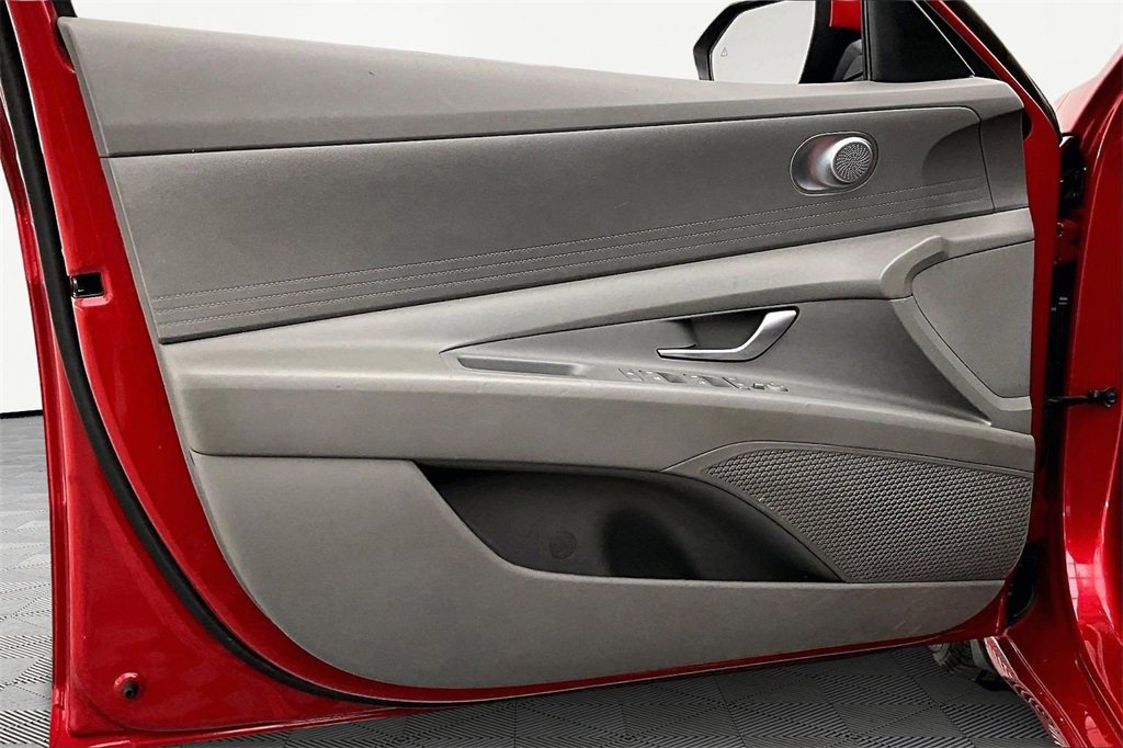 Used 2023 Hyundai Elantra SEL image 23