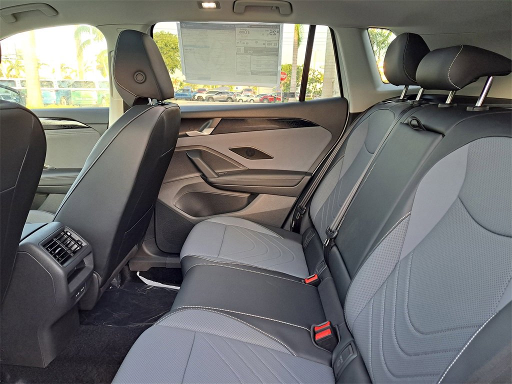Used 2025 Volkswagen Tiguan SE image 5