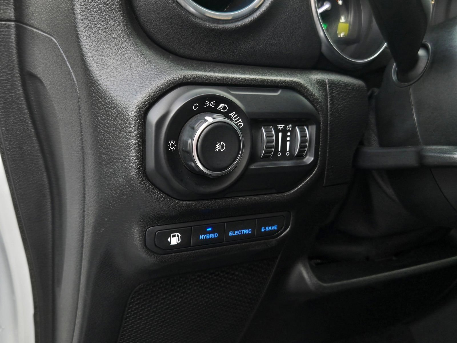 Used 2021 Jeep Wrangler Unlimited Sahara w/ Cold Weather Group AWD/4WD image 17
