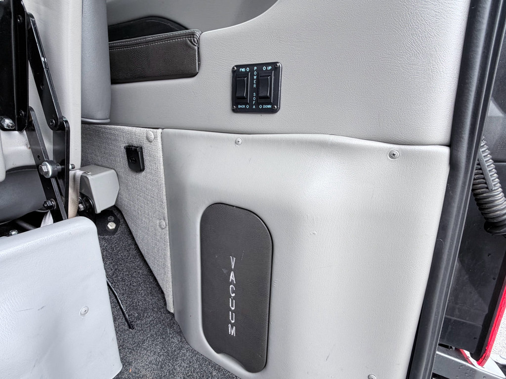 Used 2022 Ford Transit 150 Low Roof AWD image 10