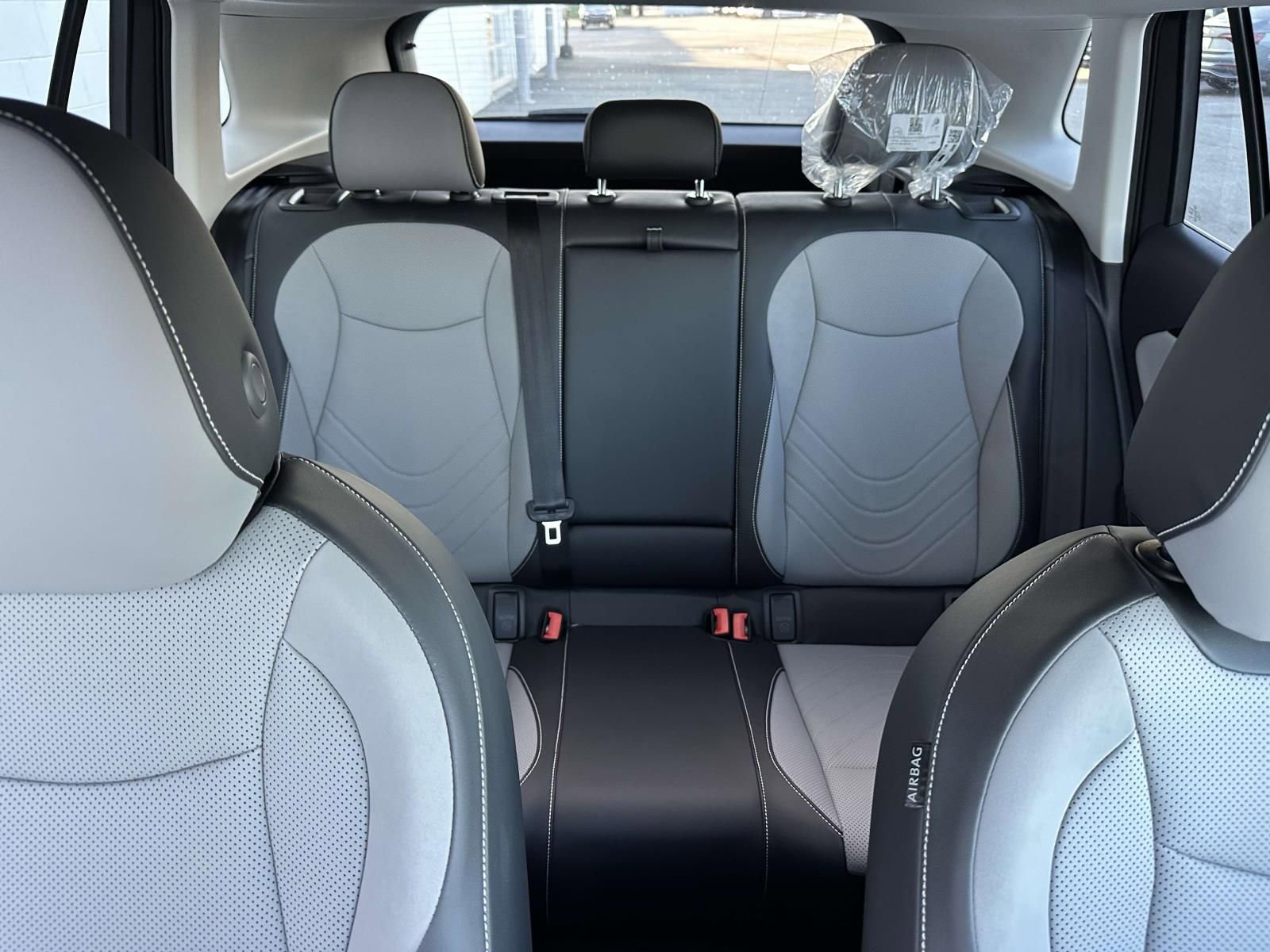 New 2025 Volkswagen Tiguan SE image 14