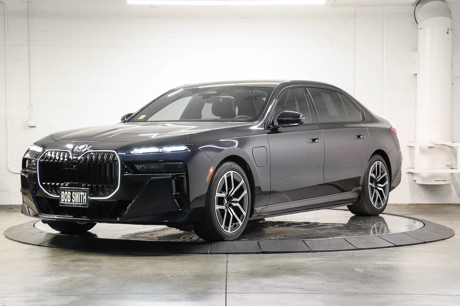 Used 2026 BMW 750e xDrive w/ Executive Package AWD/4WD image 3