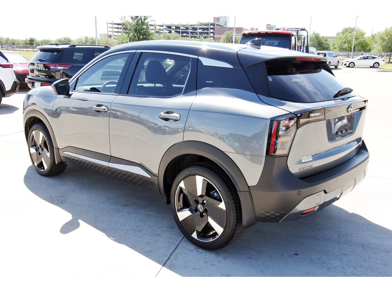 Certified 2025 Nissan Kicks SR FWD image 5