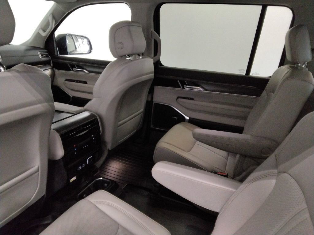 Used 2023 Jeep Wagoneer Series II w/ Premium Group I image 43