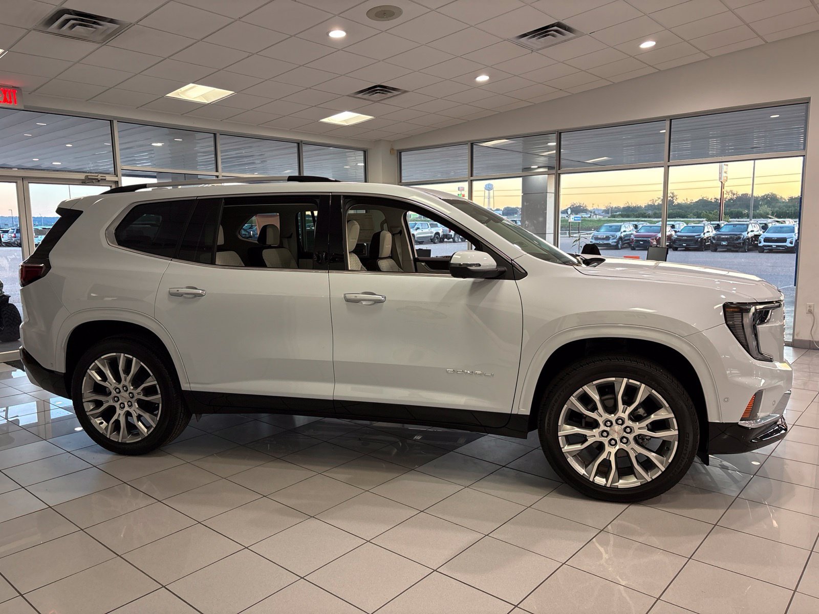New 2027 GMC Acadia Denali w/ Denali Reserve Package AWD/4WD image 7