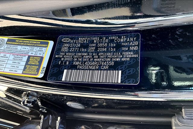 Used 2024 Hyundai Elantra SE FWD image 19