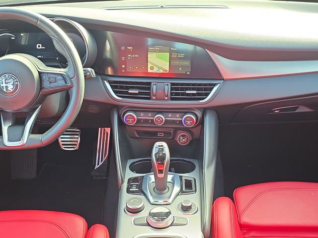 Used 2024 Alfa Romeo Giulia Ti w/ Performance Driving Package image 15