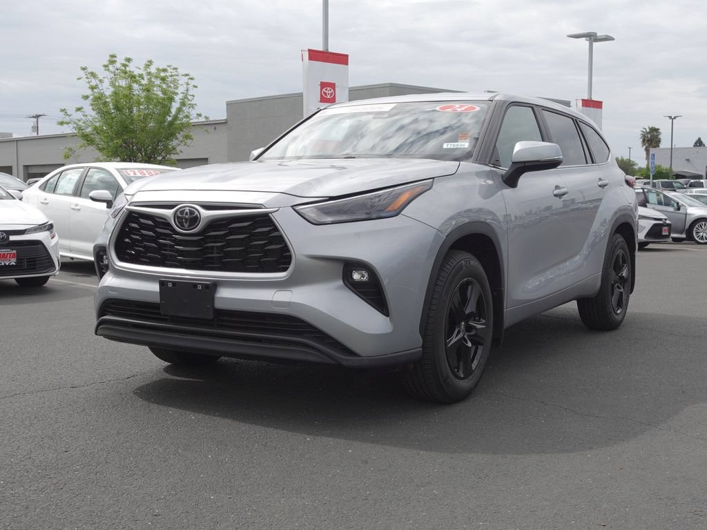 Certified 2024 Toyota Highlander LE AWD/4WD image 8