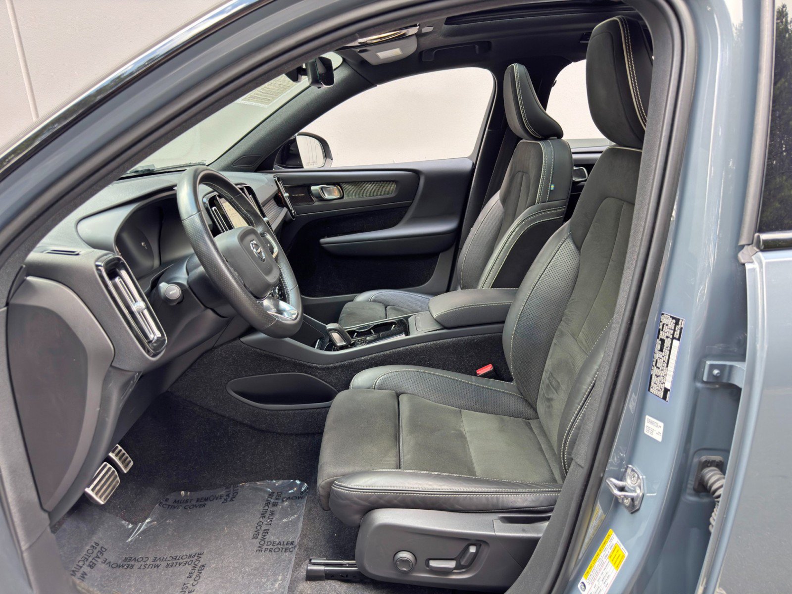 Used 2021 Volvo XC40 P8 Recharge w/ Advanced Package AWD/4WD image 16