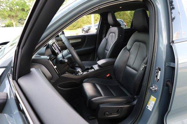Used 2023 Volvo XC40 B5 Ultimate w/ Protection Package Premier AWD/4WD image 8