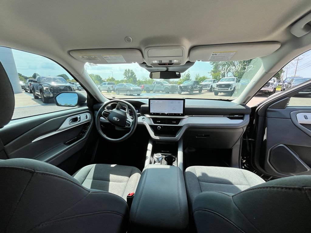 Used 2025 Ford Explorer Active RWD image 12