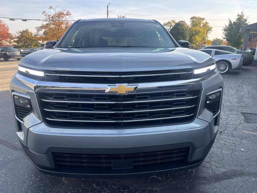 New 2027 Chevrolet Traverse LT AWD/4WD image 2