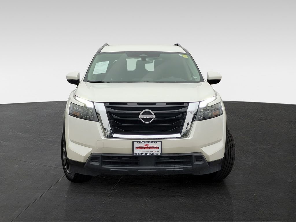 Used 2024 Nissan Pathfinder SV FWD image 2