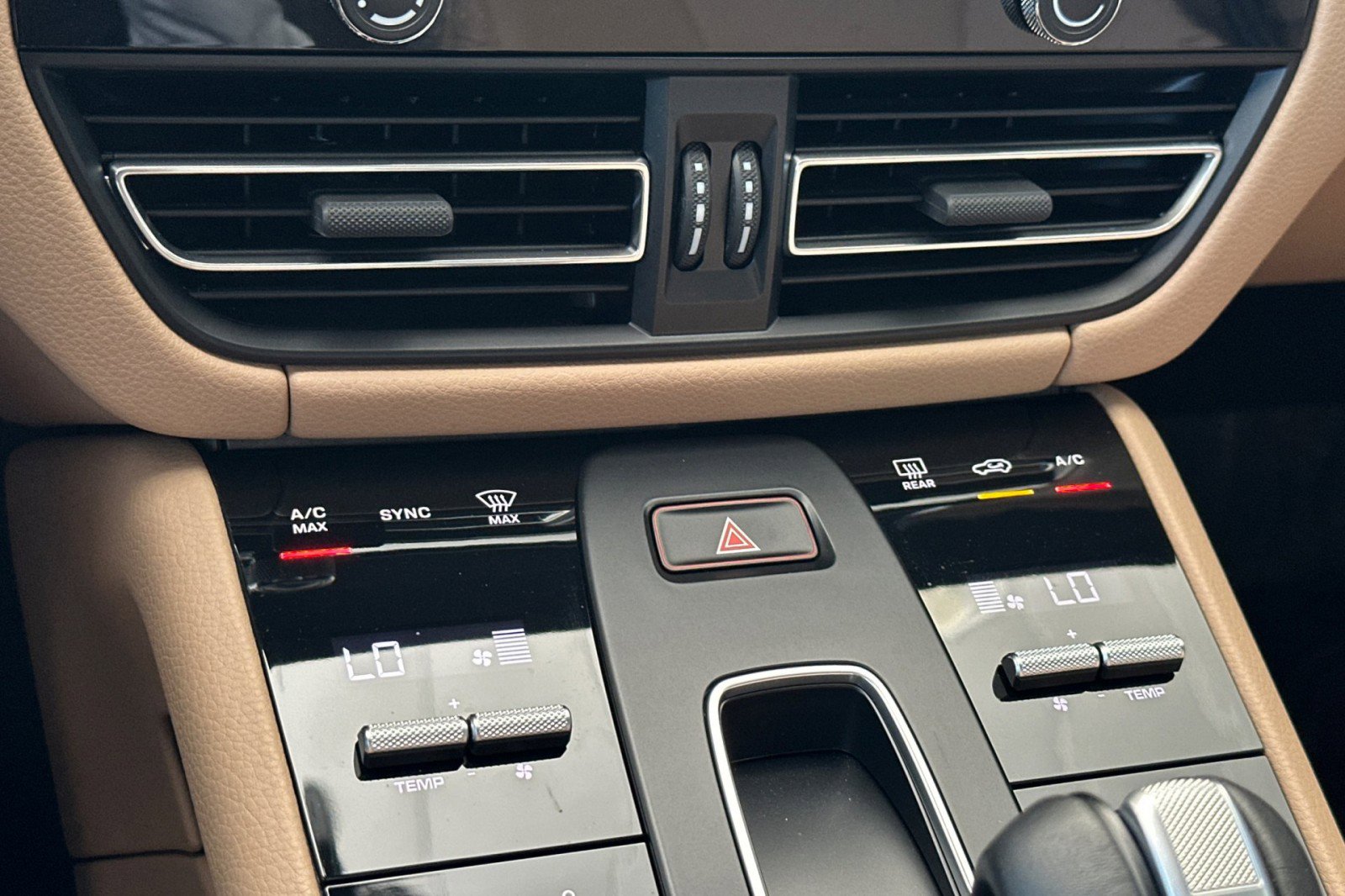 Certified 2023 Porsche Macan AWD image 21