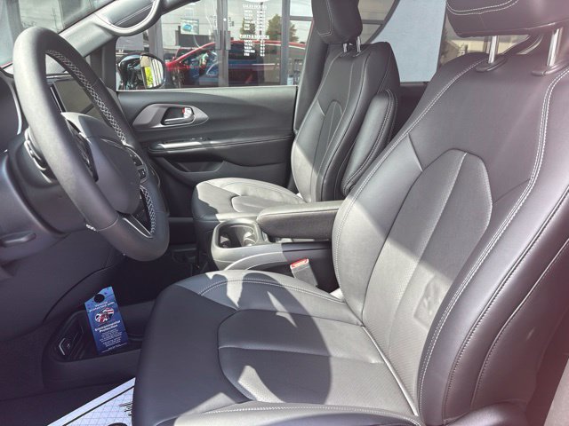 New 2027 Chrysler Pacifica LX FWD image 4