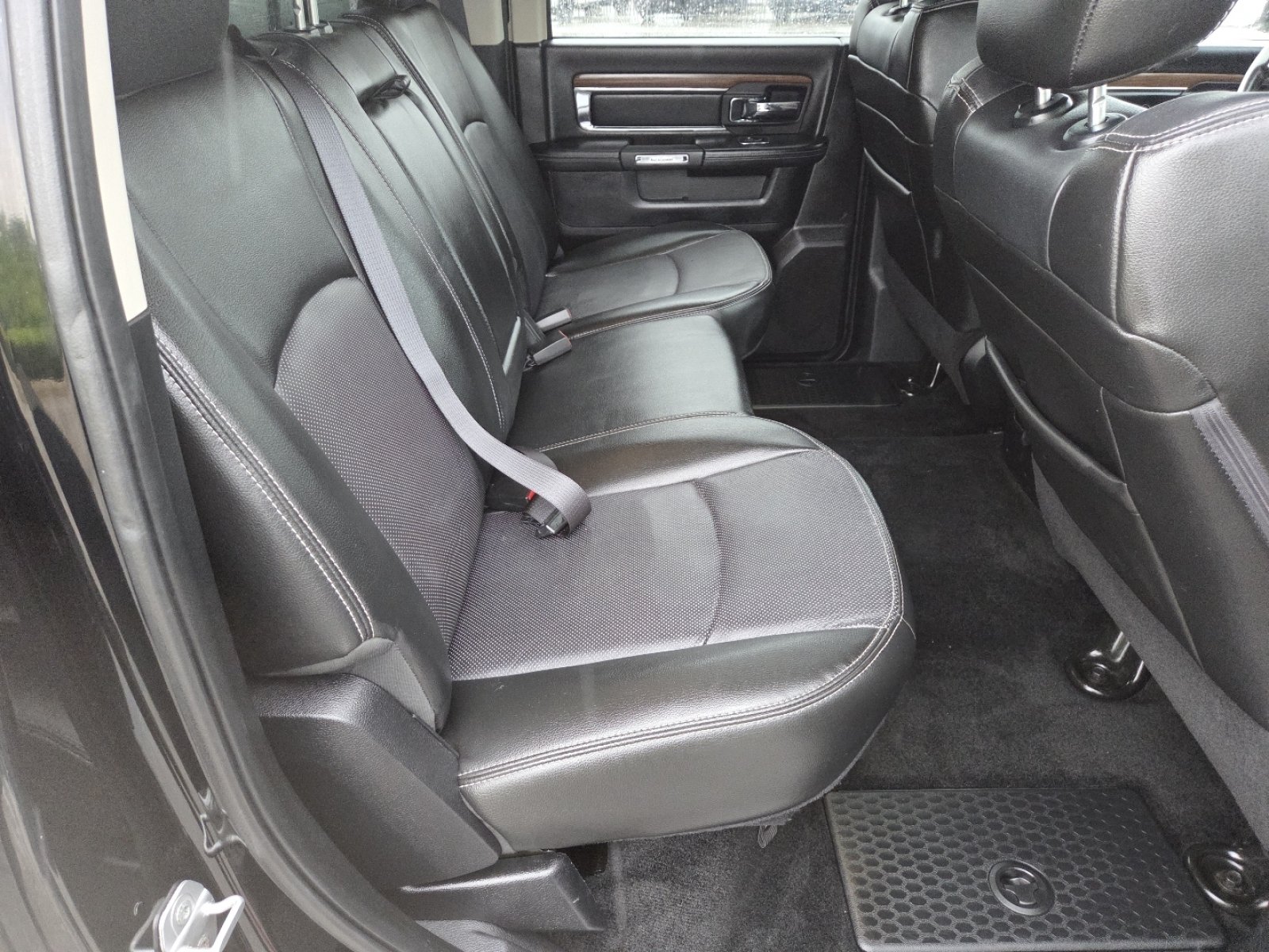 Used 2015 RAM 2500 Laramie w/ Black Appearance Group AWD/4WD image 22