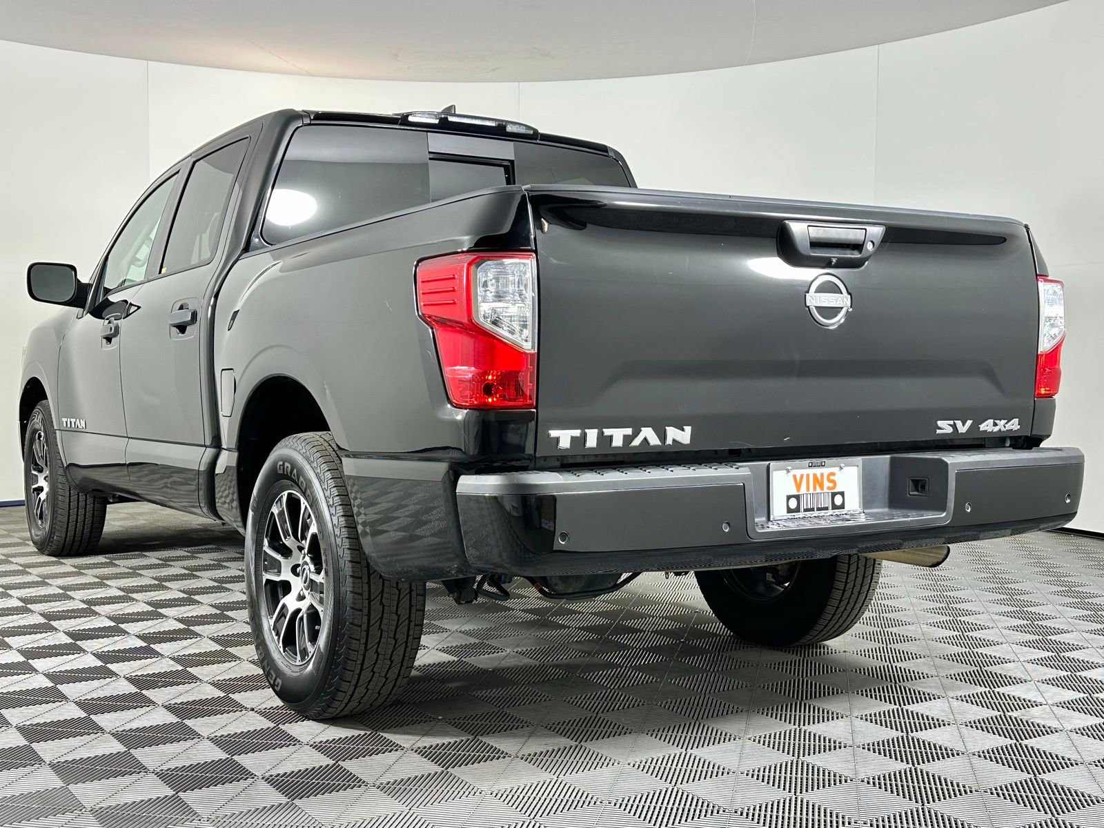 Used 2023 Nissan Titan SV image 33