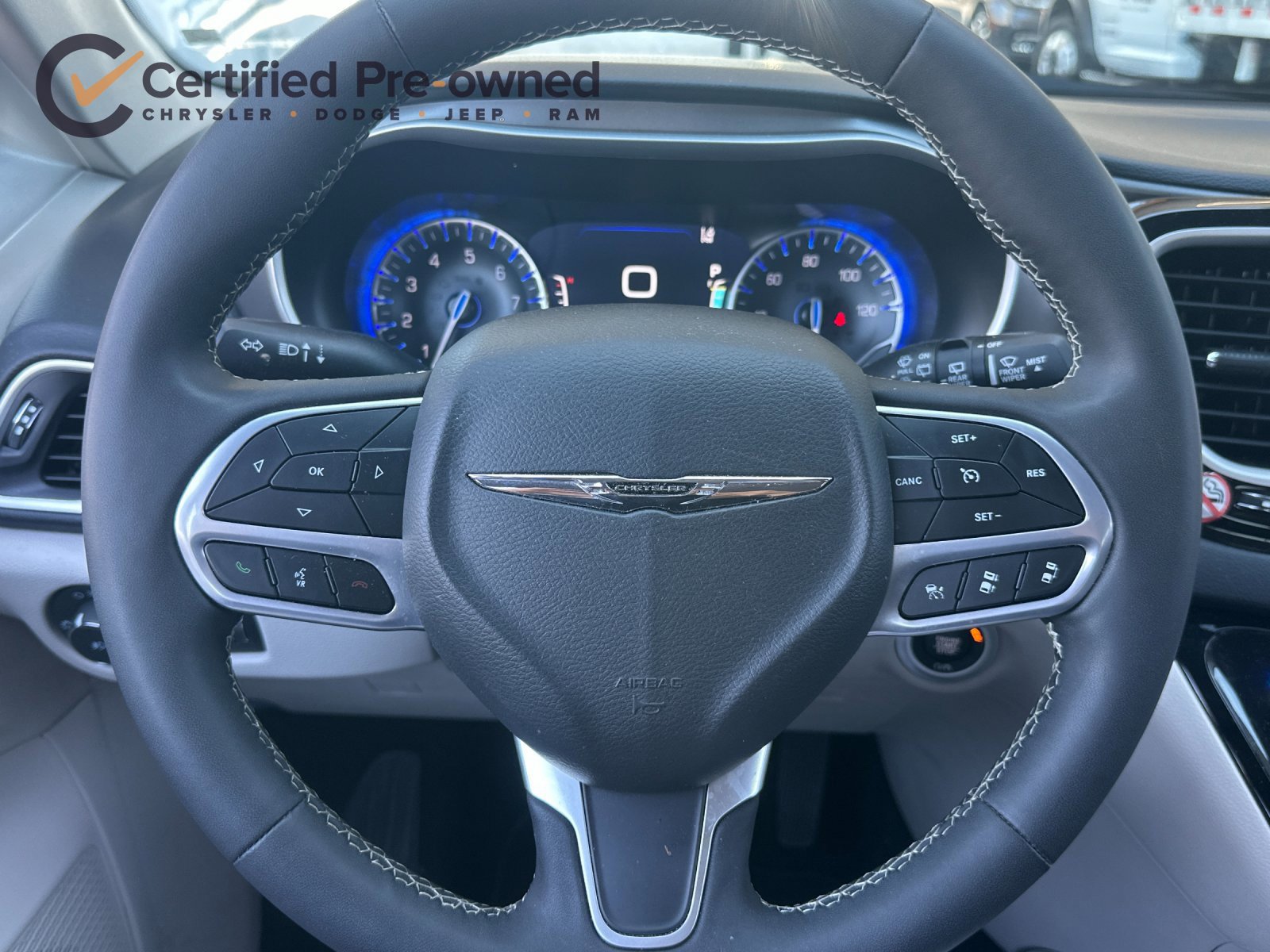 Used 2023 Chrysler Pacifica Touring-L FWD image 24