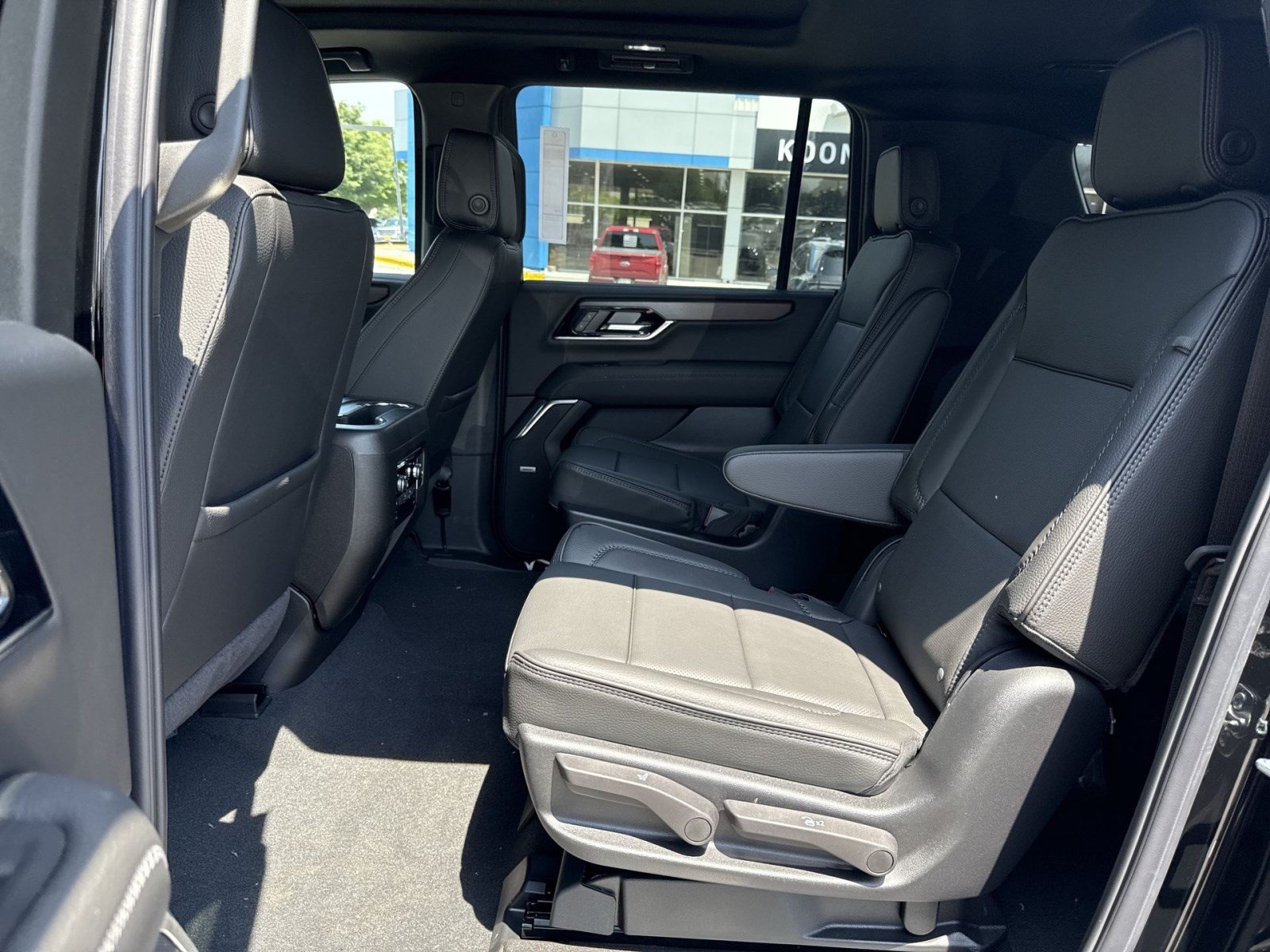 New 2026 GMC Yukon XL Denali w/ Sun & Power Step Package AWD/4WD image 21