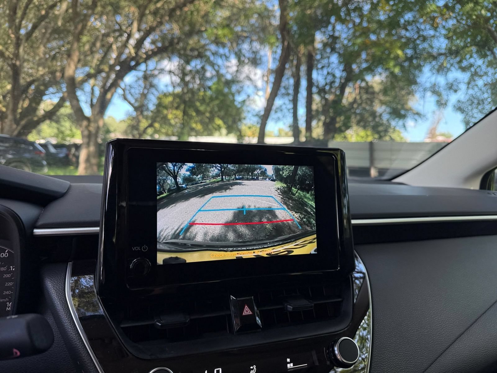 Used 2025 Toyota Corolla LE FWD image 18