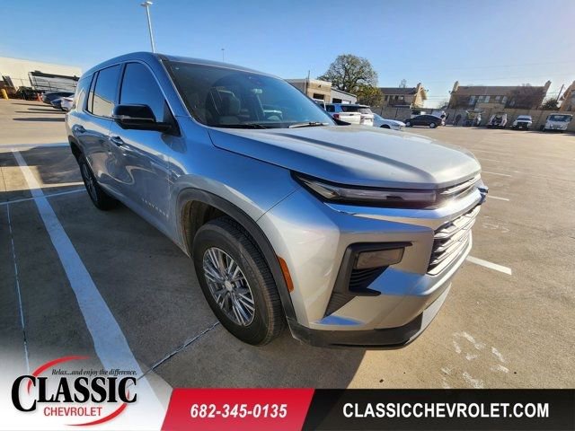 Used 2024 Chevrolet Traverse LS image 1