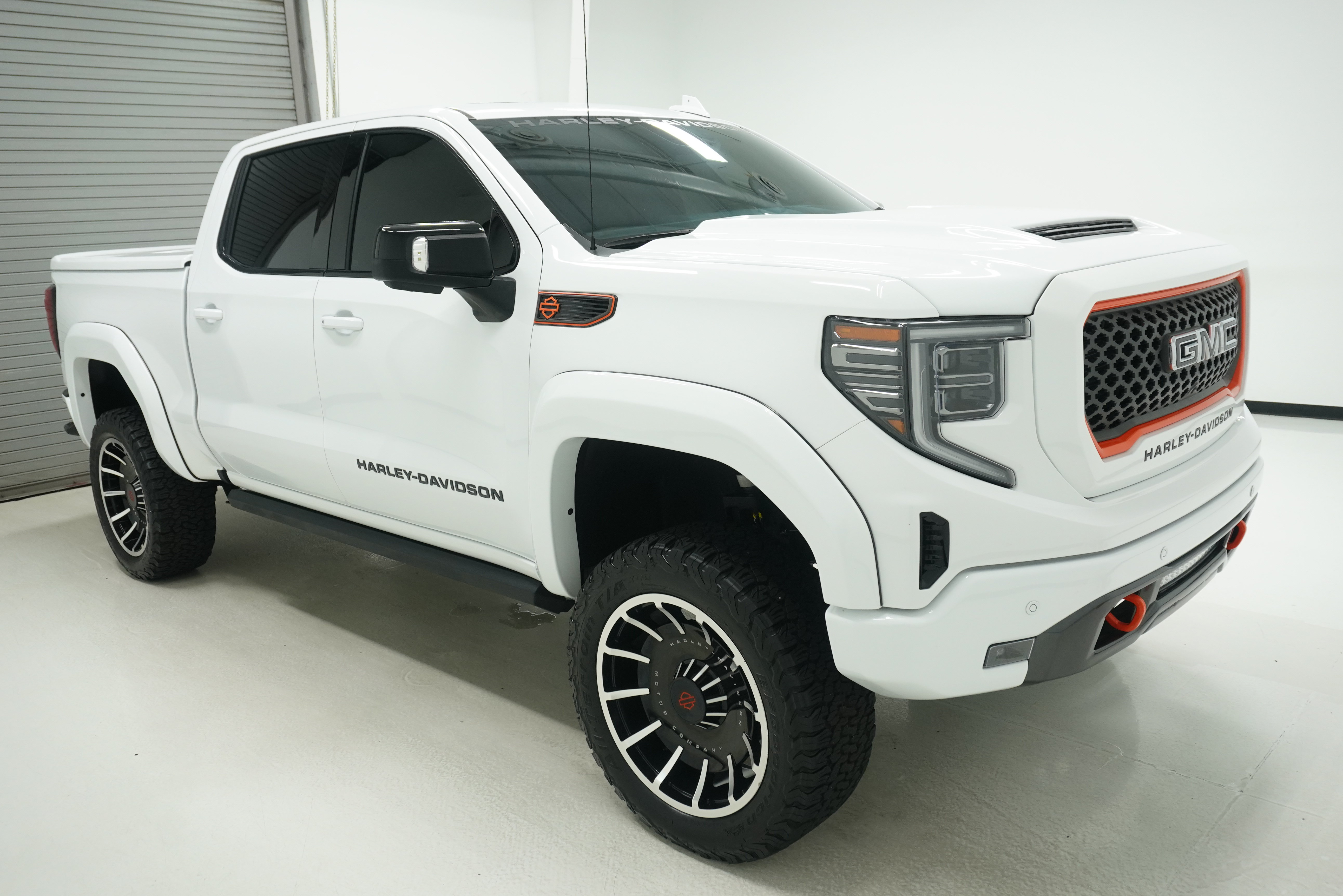 Used 2024 GMC Sierra 1500 AT4 w/ Technology Package AWD/4WD image 3