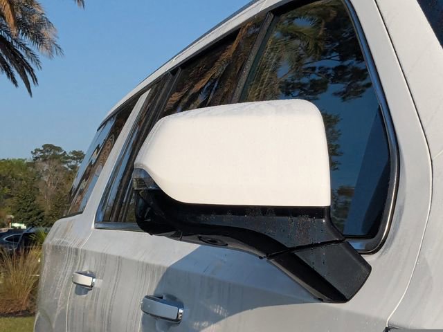 Used 2024 GMC Yukon XL Denali image 12