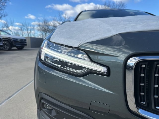 New 2026 Volvo V60 B5 Cross Country Ultra w/ Climate Package image 10