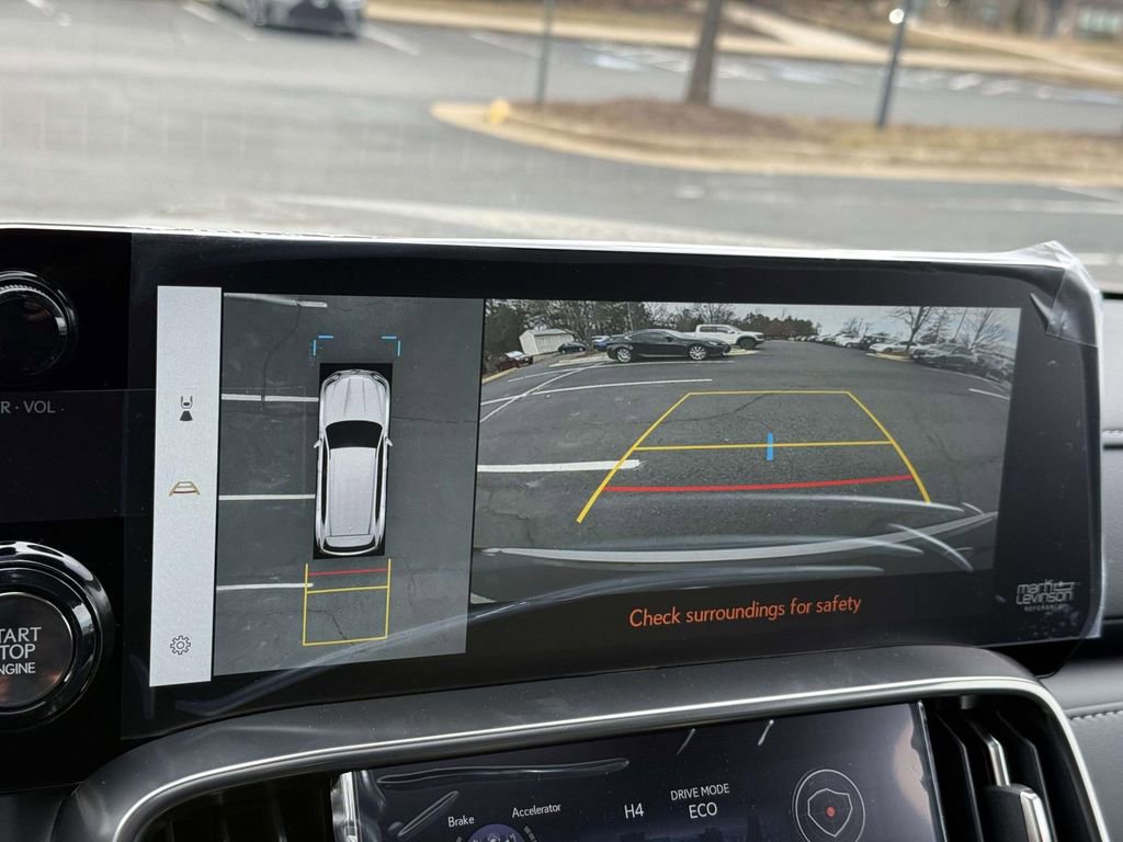 Used 2025 Lexus LX 600 4WD w/ Luxury Package image 11