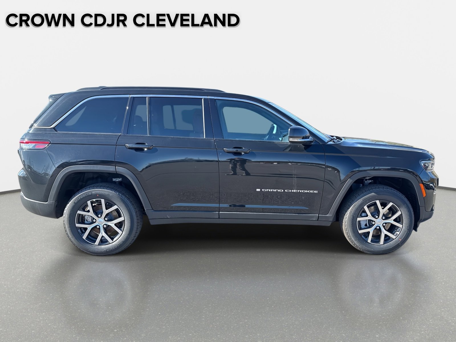 New 2025 Jeep Grand Cherokee Limited AWD/4WD image 3