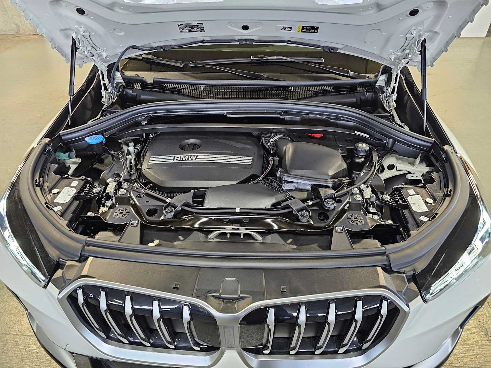 Used 2025 BMW X1 xDrive28i w/ Convenience Package AWD/4WD image 9