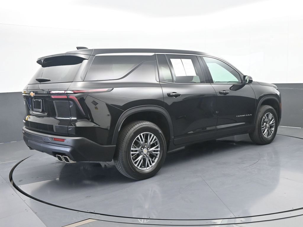 Used 2024 Chevrolet Traverse LS image 6