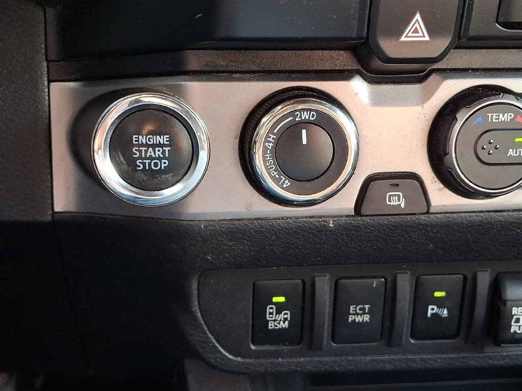 Used 2020 Toyota Tacoma Limited AWD/4WD image 24