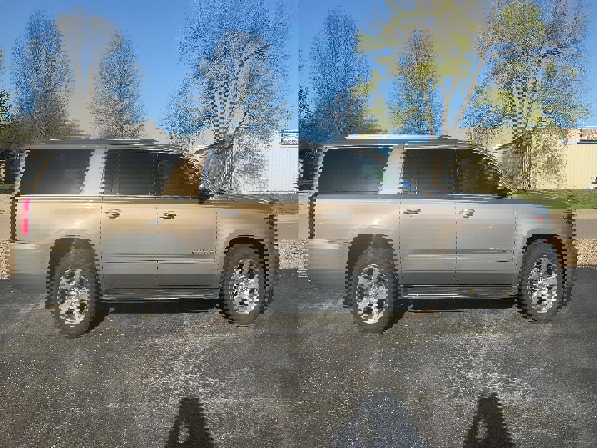 Used 2019 Chevrolet Suburban Premier image 8