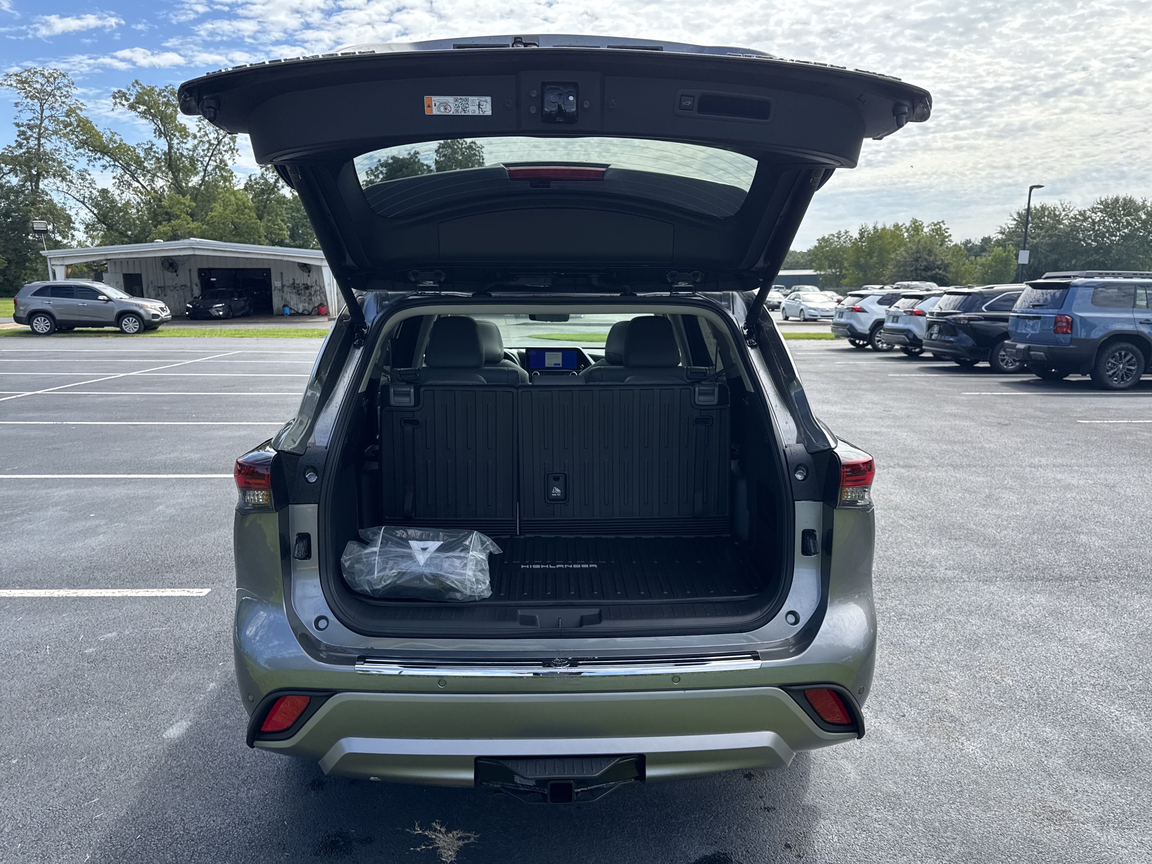 New 2025 Toyota Highlander Platinum AWD/4WD image 42