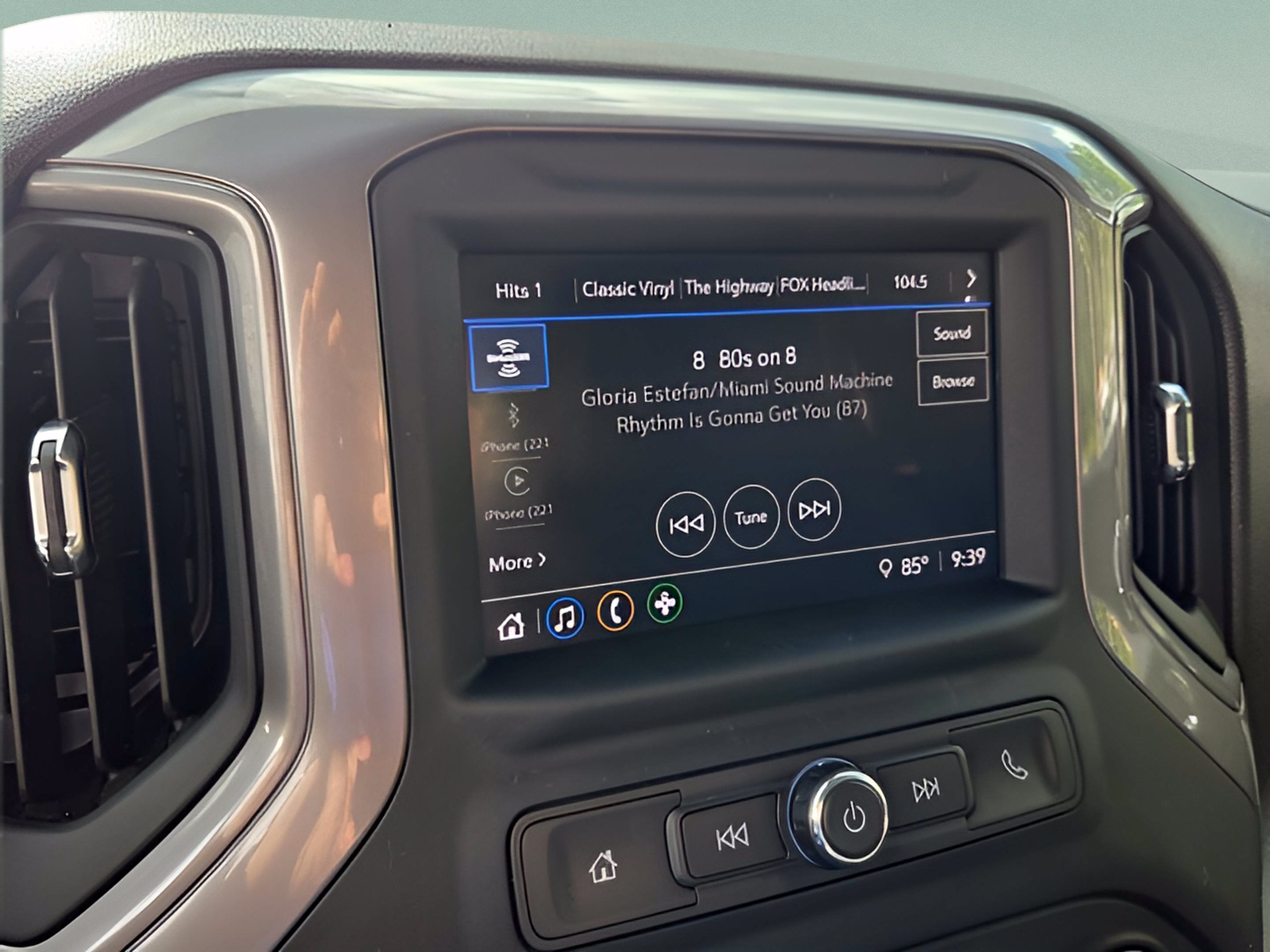 Used 2023 Chevrolet Silverado 1500 Custom AWD/4WD image 18