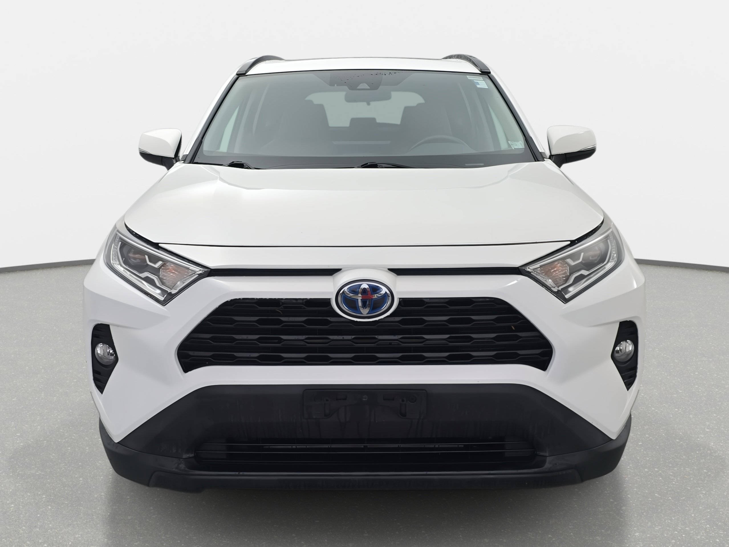 Used 2019 Toyota RAV4 XLE image 2